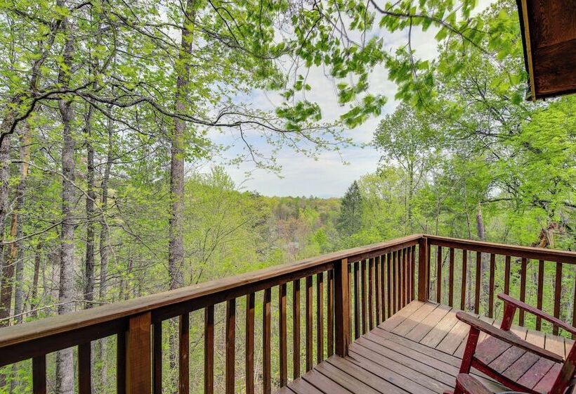 9 Mi To Dollywood: Pet Friendly Smoky Mtn Cabin!