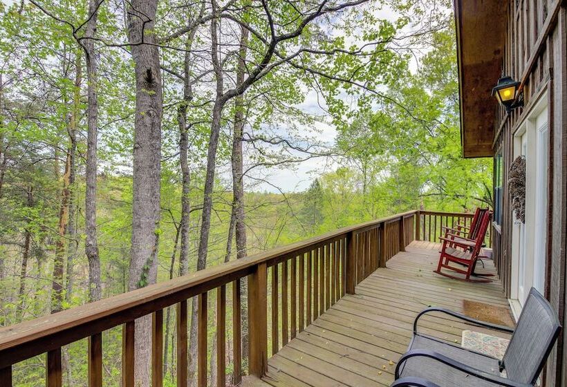 9 Mi To Dollywood: Pet Friendly Smoky Mtn Cabin!