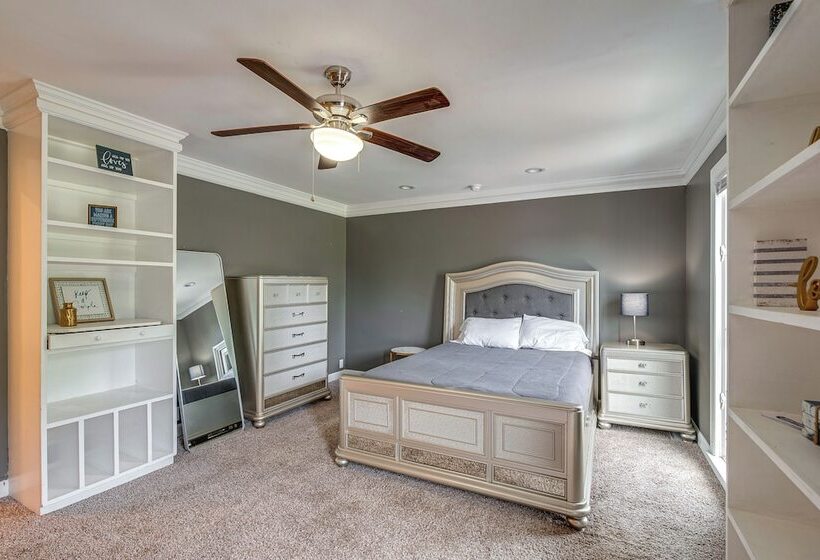 Spacious Bowling Green Home W/ Hot Tub & Pool!