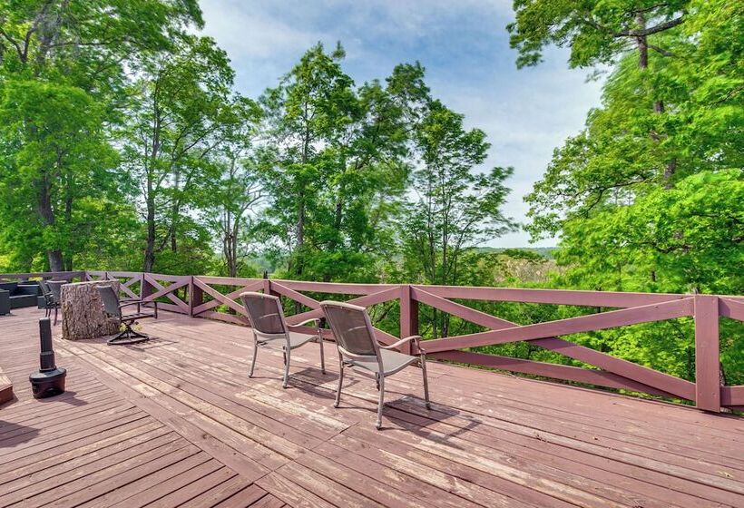 Spacious Bowling Green Home W/ Hot Tub & Pool!