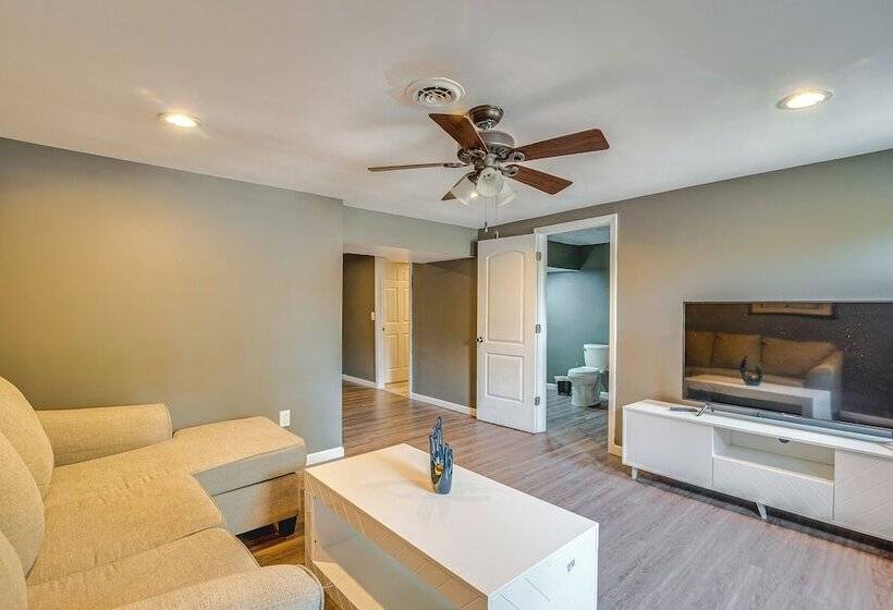 Spacious Bowling Green Home W/ Hot Tub & Pool!