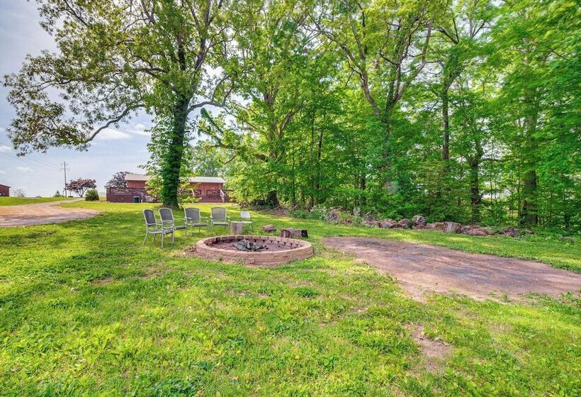 Spacious Bowling Green Home W/ Hot Tub & Pool!