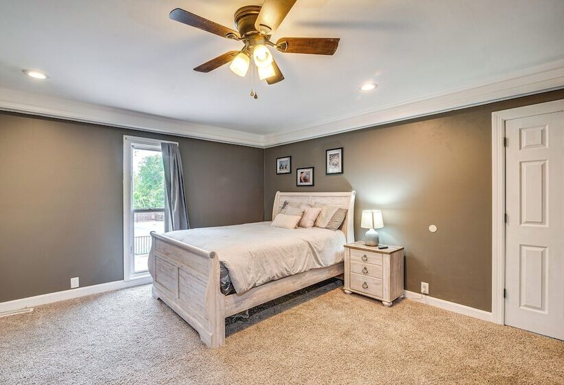 Spacious Bowling Green Home W/ Hot Tub & Pool!