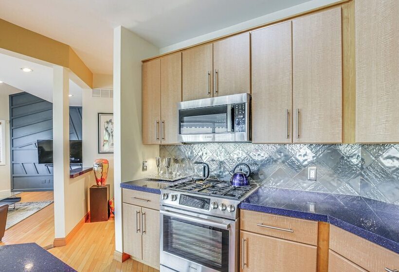 Spacious Missouri Retreat W/ Pool, Gym & Game Room