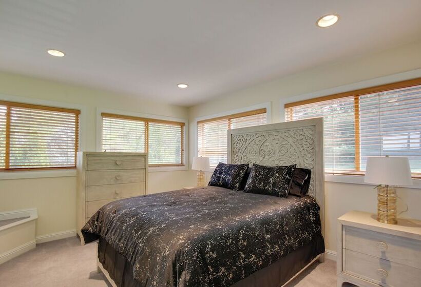 Spacious Missouri Retreat W/ Pool, Gym & Game Room