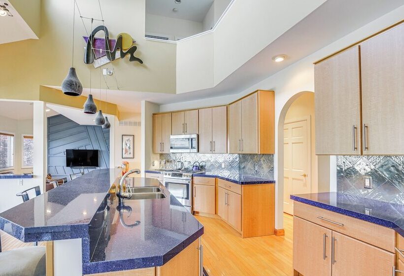 Spacious Missouri Retreat W/ Pool, Gym & Game Room