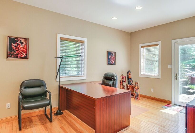 Spacious Missouri Retreat W/ Pool, Gym & Game Room