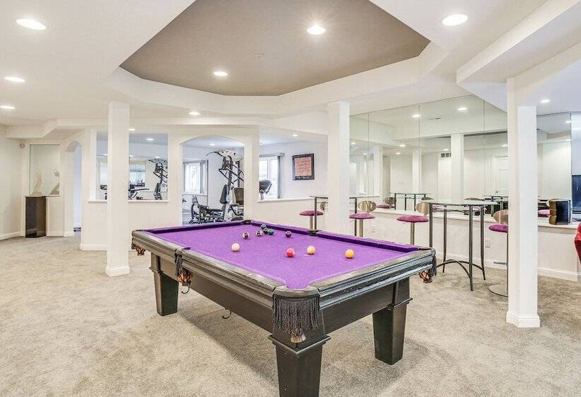 Spacious Missouri Retreat W/ Pool, Gym & Game Room