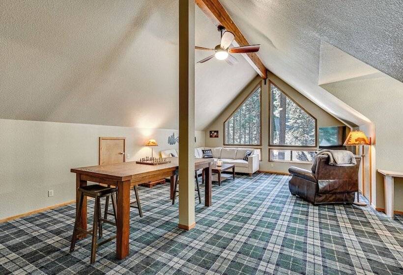 Spacious Retreat W/ Backyard: 1 Mi To Lake Almanor