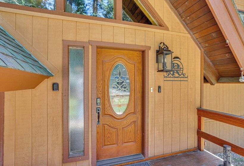 Spacious Retreat W/ Backyard: 1 Mi To Lake Almanor