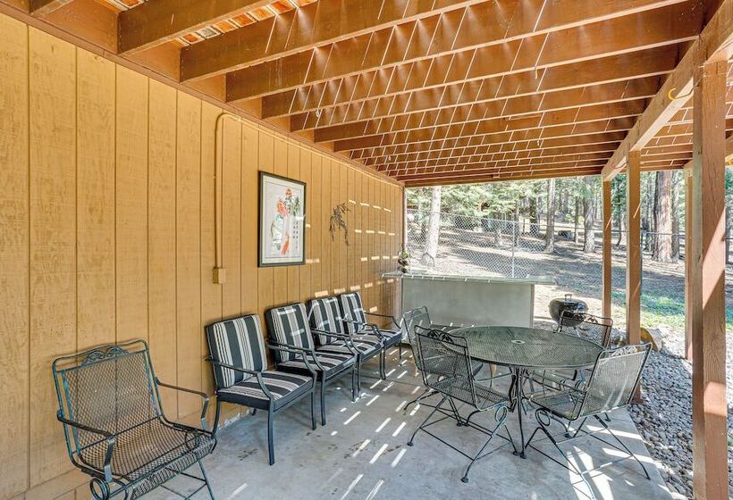 Spacious Retreat W/ Backyard: 1 Mi To Lake Almanor