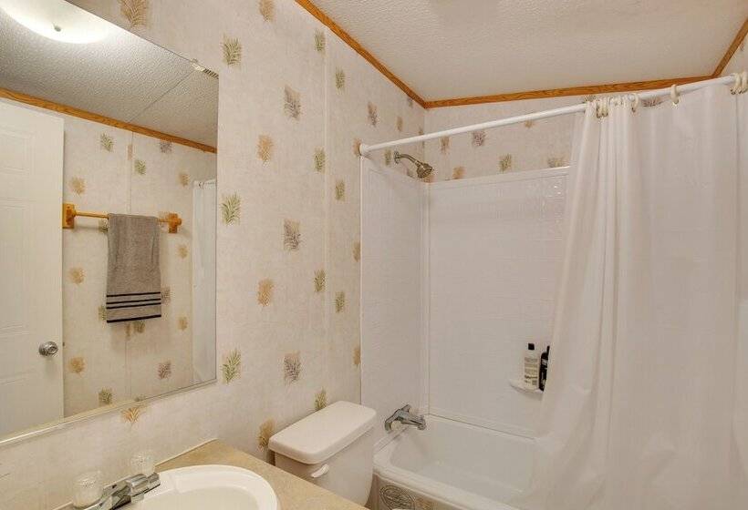 Sprawling Kaufman Home W/ On Site Lake & Fire Pit