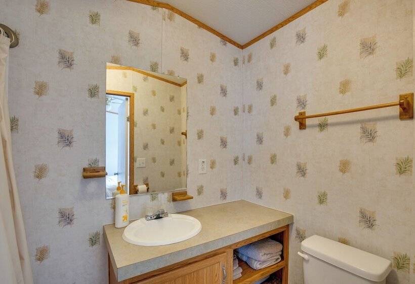 Sprawling Kaufman Home W/ On Site Lake & Fire Pit