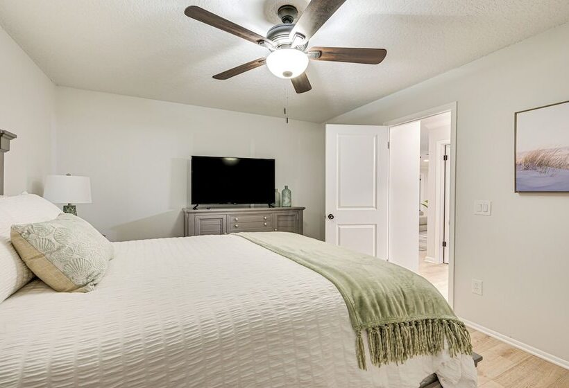 Spring Hill Home W/ Pool, Bbq Grill & Outdoor Tv!