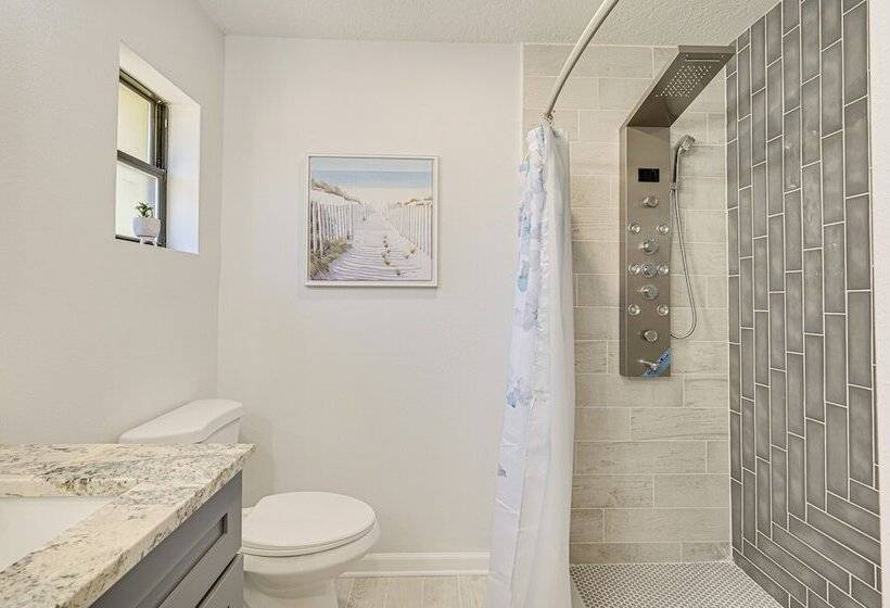 Spring Hill Home W/ Pool, Bbq Grill & Outdoor Tv!