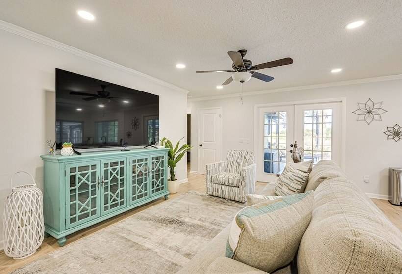 Spring Hill Home W/ Pool, Bbq Grill & Outdoor Tv!