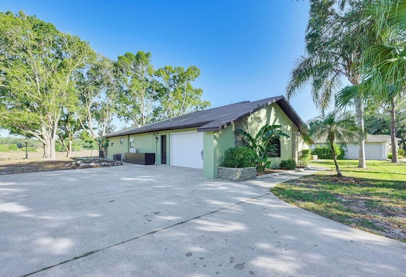 Spring Hill Home W/ Pool, Bbq Grill & Outdoor Tv!