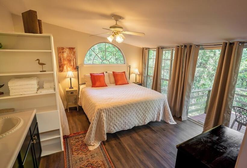 Stag Leap Cabins & Extended Stays