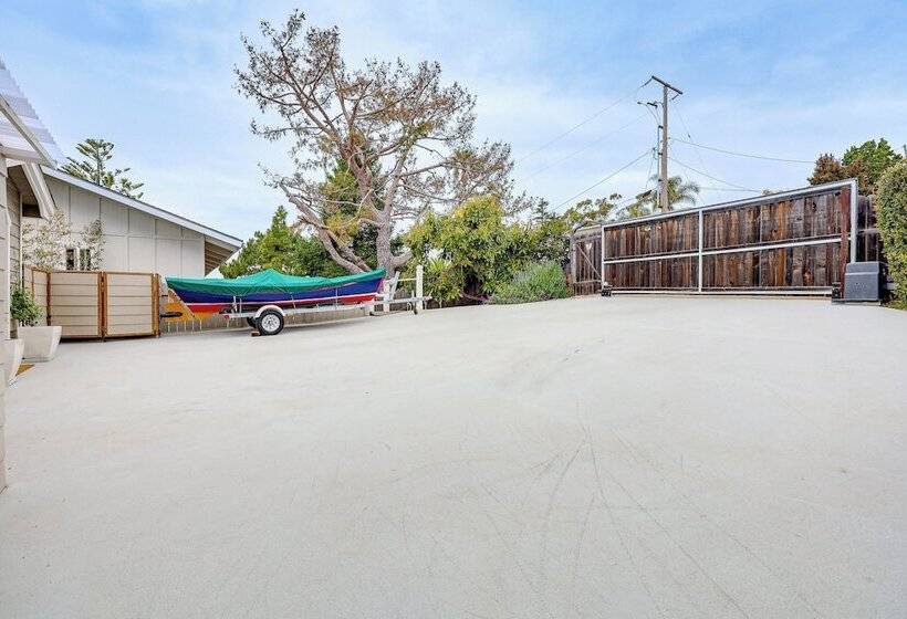 Summerland Home W/ Beach Supplies: Walk To Beach!