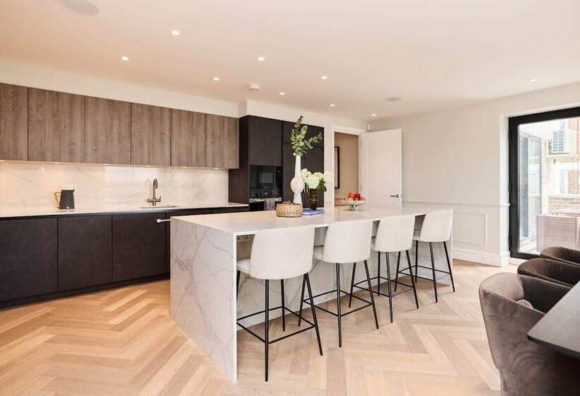 The Temple Fortune Crib   Lovely 3bdr House With Balcony