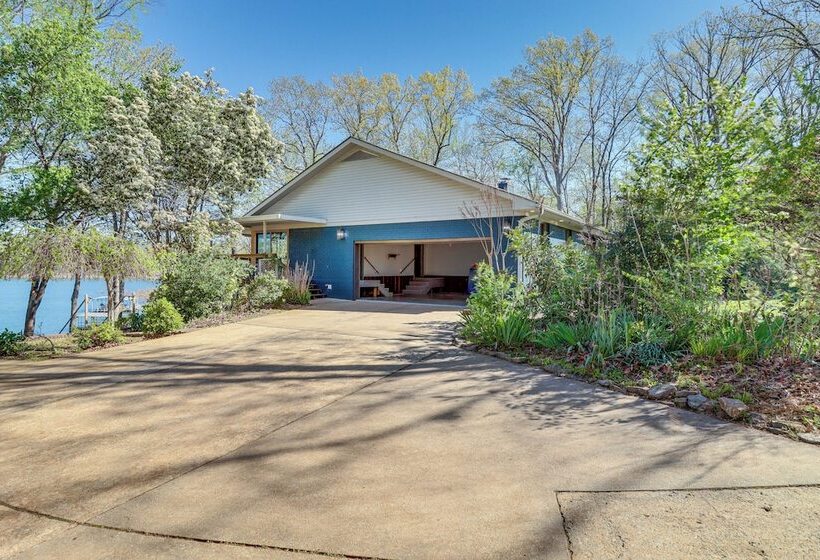 Tranquil Lakefront Greers Ferry Escape W/ Fire Pit