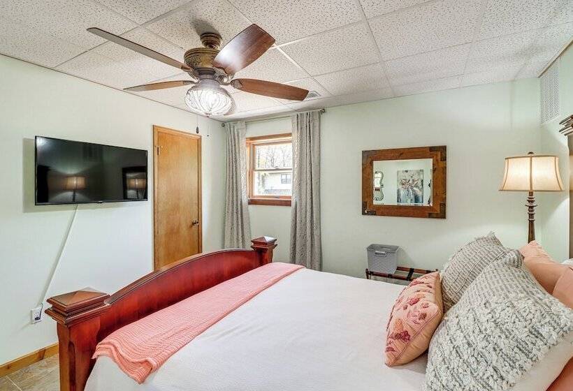 Tranquil Lakefront Greers Ferry Escape W/ Fire Pit