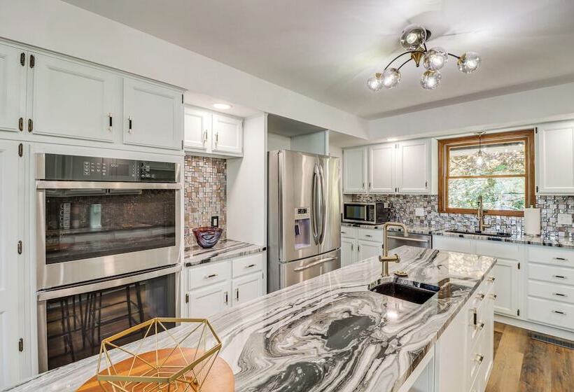 Tranquil Lakefront Greers Ferry Escape W/ Fire Pit