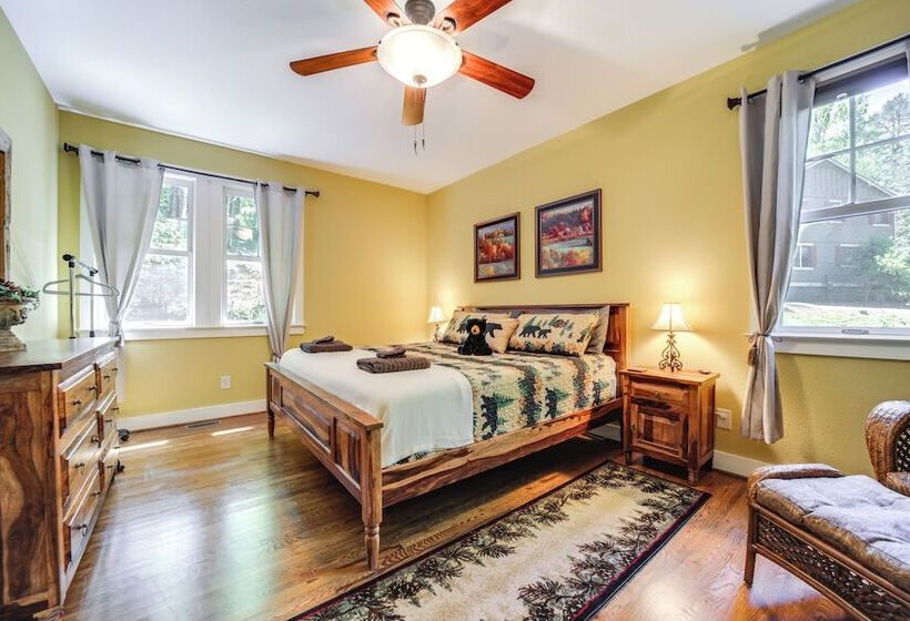 4 Mi To Lake: Tuckasegee Home W/ Community Perks