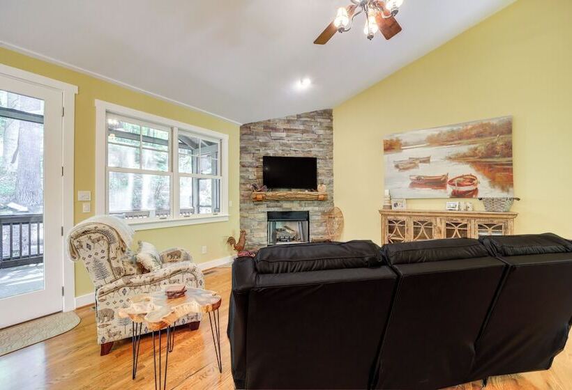 4 Mi To Lake: Tuckasegee Home W/ Community Perks