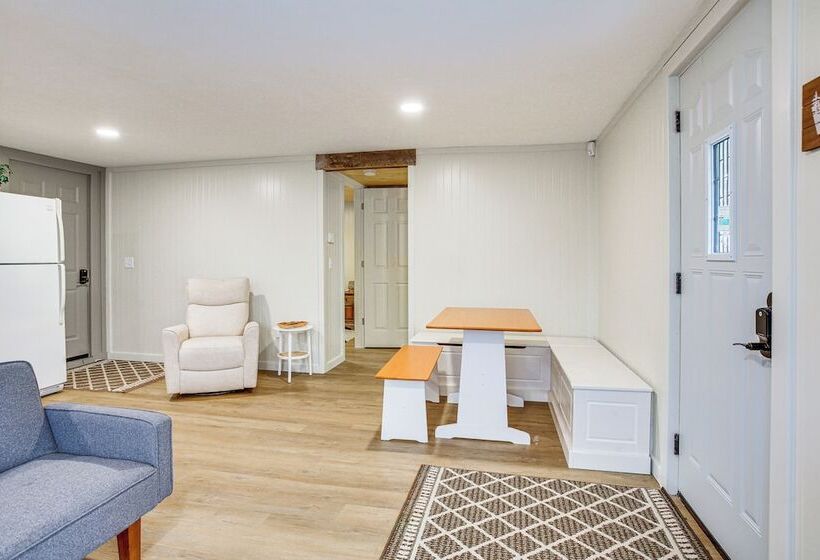 Updated Wellston Cabin, Walk To Lake Beach + Dock!