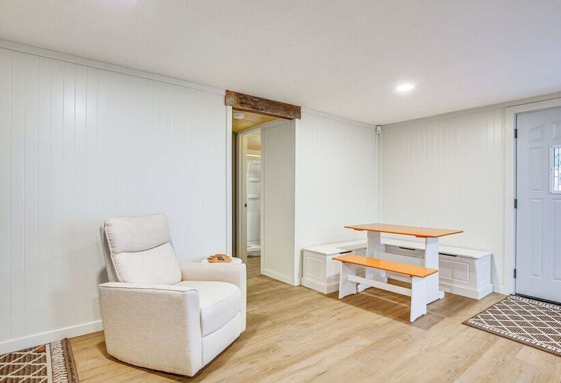 Updated Wellston Cabin, Walk To Lake Beach + Dock!