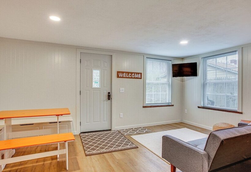 Updated Wellston Cabin, Walk To Lake Beach + Dock!