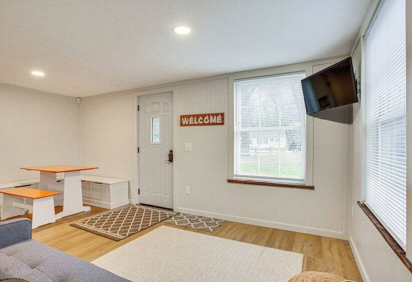 Updated Wellston Cabin, Walk To Lake Beach + Dock!