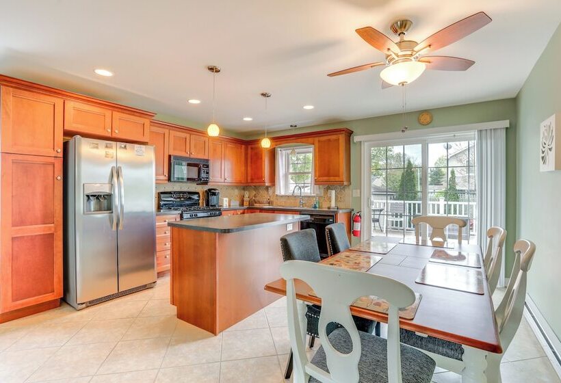 Villas Hideaway W/ Deck, Walk To Bay Beach!