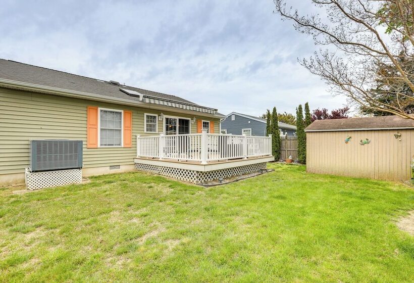 Villas Hideaway W/ Deck, Walk To Bay Beach!