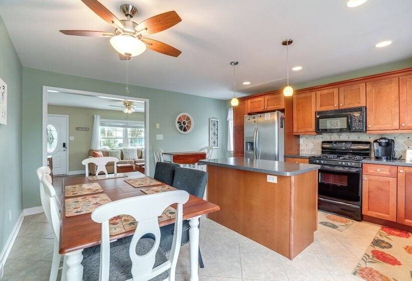 Villas Hideaway W/ Deck, Walk To Bay Beach!