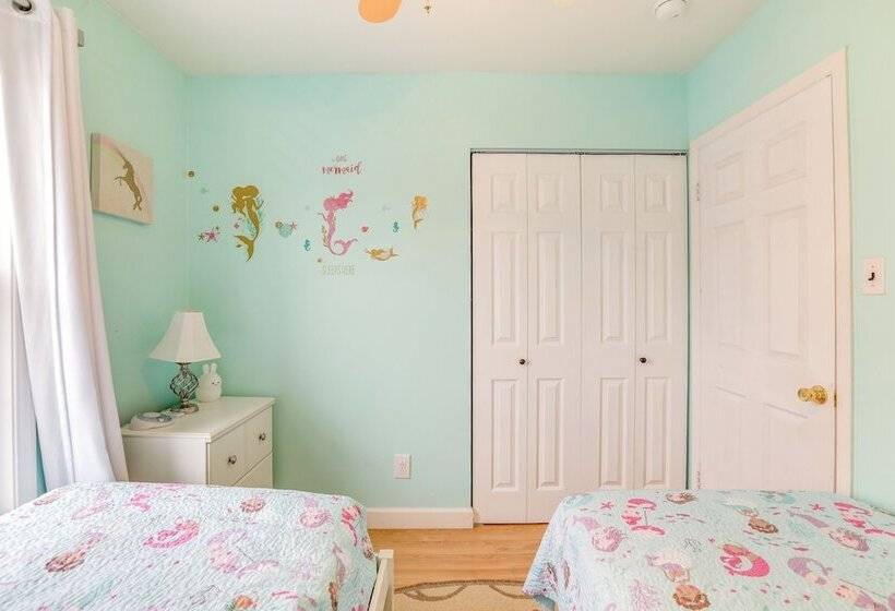 Villas Hideaway W/ Deck, Walk To Bay Beach!