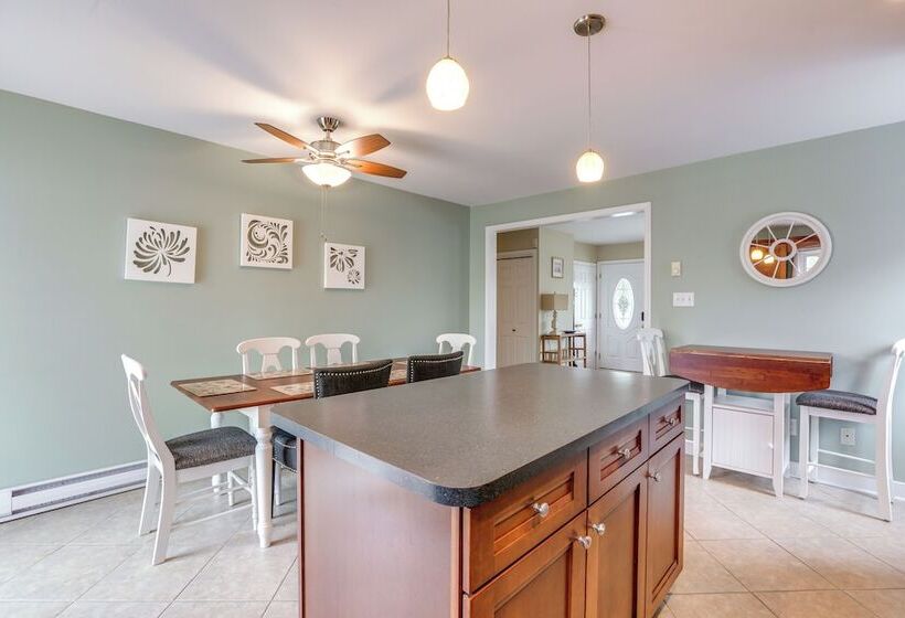 Villas Hideaway W/ Deck, Walk To Bay Beach!