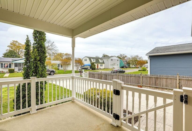 Villas Hideaway W/ Deck, Walk To Bay Beach!