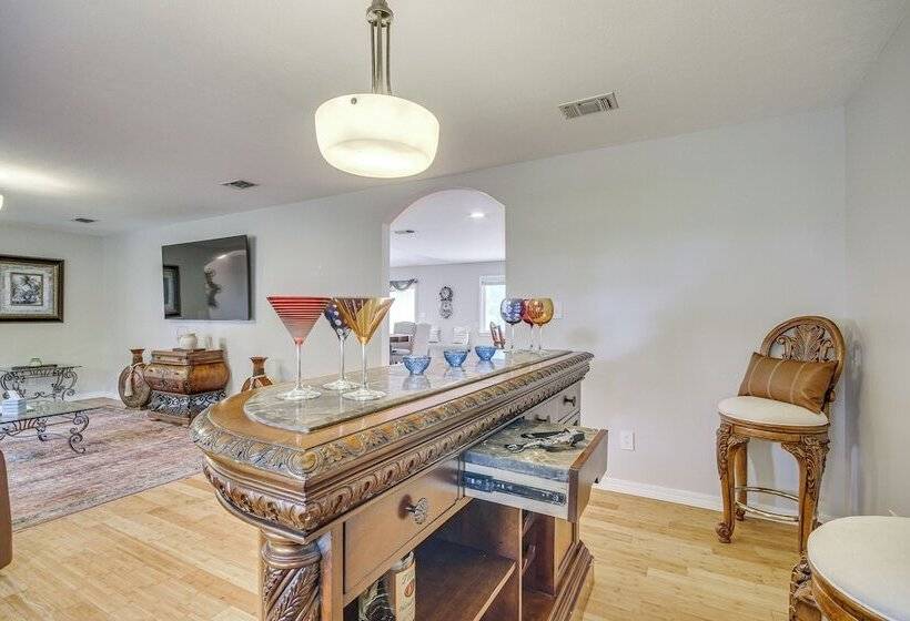 Waterfront Ocean Springs Retreat: Lanai & Hot Tub!