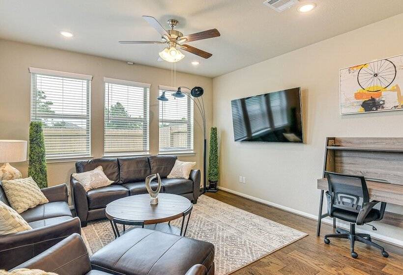 Welcoming Pasadena Home: 22 Mi To Downtown Houston