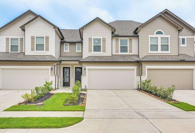 Welcoming Pasadena Home: 22 Mi To Downtown Houston