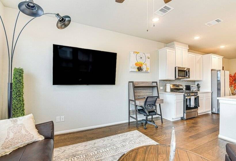 Welcoming Pasadena Home: 22 Mi To Downtown Houston