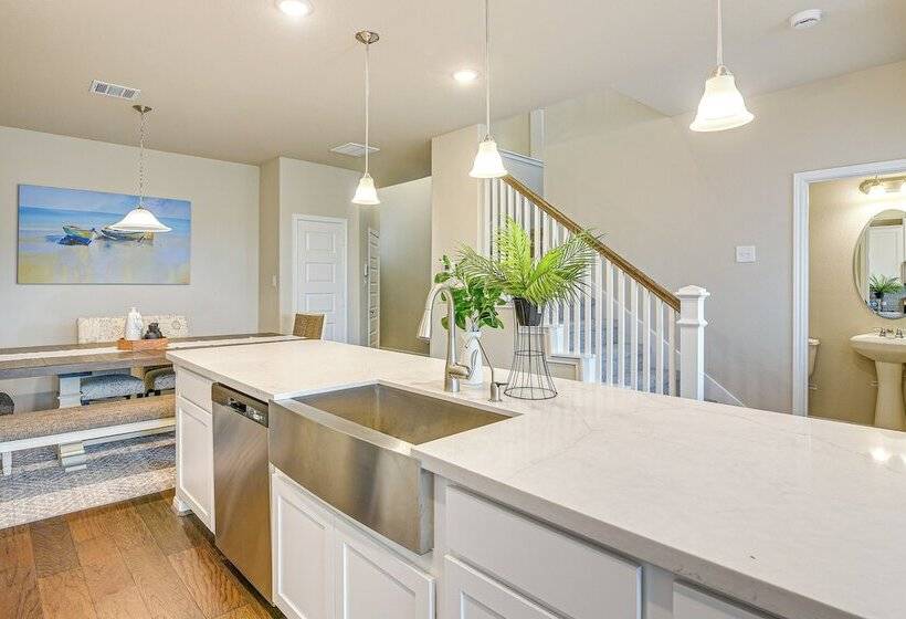 Welcoming Pasadena Home: 22 Mi To Downtown Houston