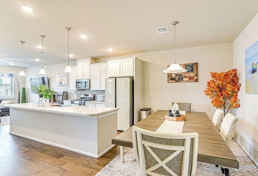 Welcoming Pasadena Home: 22 Mi To Downtown Houston