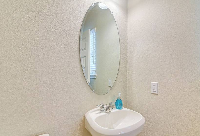 Welcoming Pasadena Home: 22 Mi To Downtown Houston