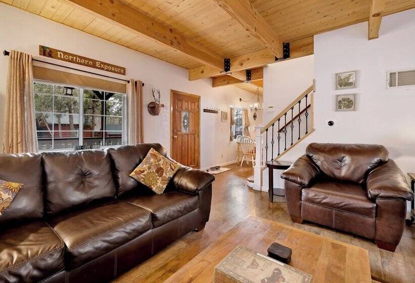 Whiskey Mountain Lodge   2028