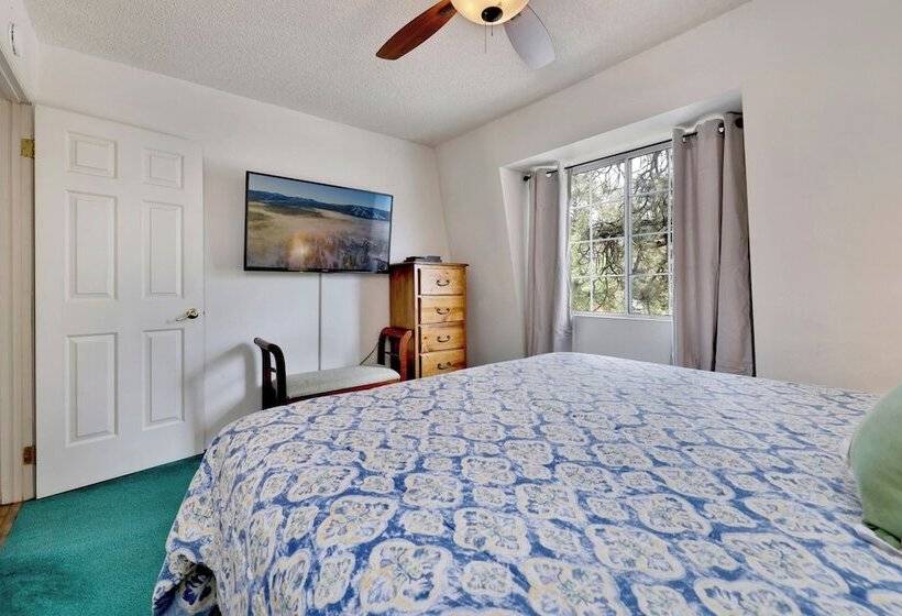 Whiskey Mountain Lodge   2028