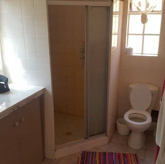 فندق صغير Blue Moon Backpackers