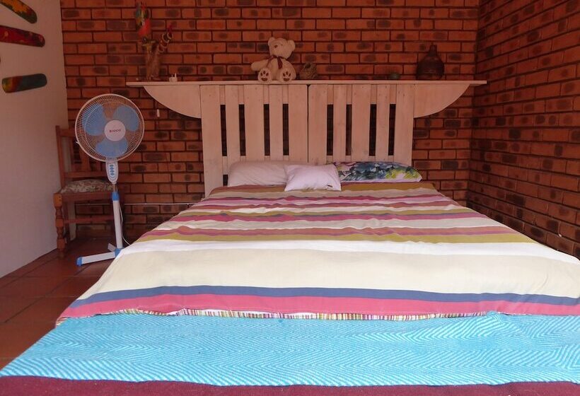 فندق صغير Blue Moon Backpackers